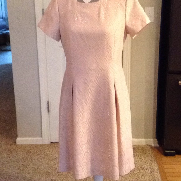 Beautiful light pink with silver design - size 12 - Picture 1 of 6